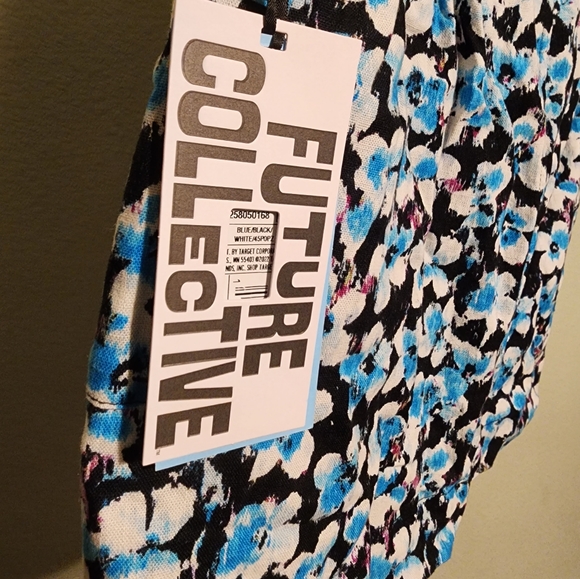 NWT Womens Future Collective Wrap Skirt. Size 2. Blue/Black/White - Picture 4 of 4